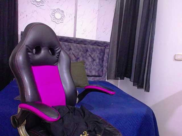 mia-thommson's BongaCams show and profile