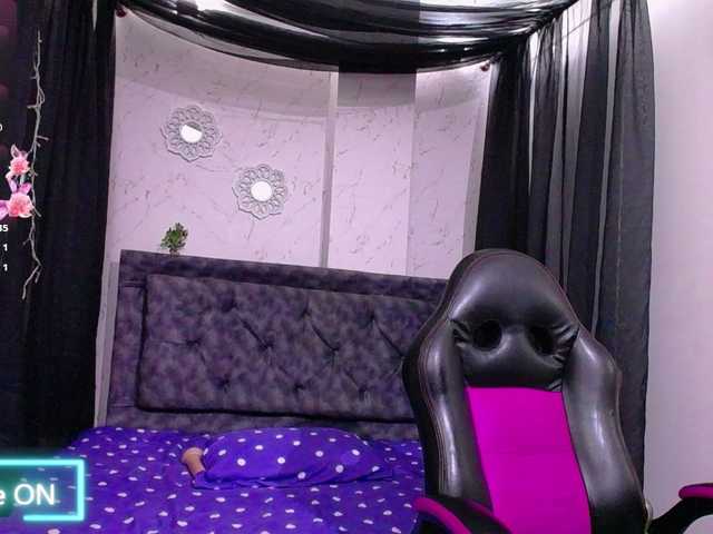 mia-thommson's BongaCams show and profile