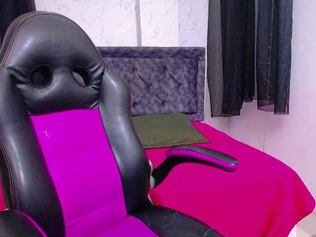 mia-thommson's BongaCams show and profile