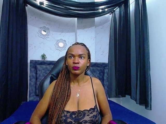 mia-thommson's BongaCams show and profile