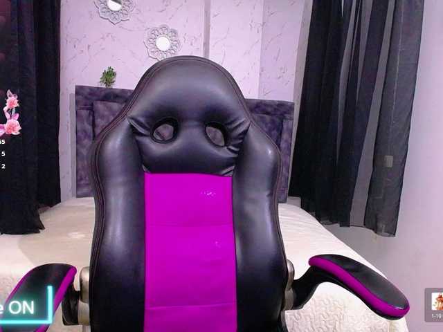 le modèle mia-thommson est en webcam porno dans un show sur le site bongacams, il possède les tags suivants: Ebony,Redhead,Trimmed