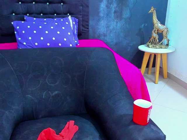 mia-thommson's BongaCams show and profile