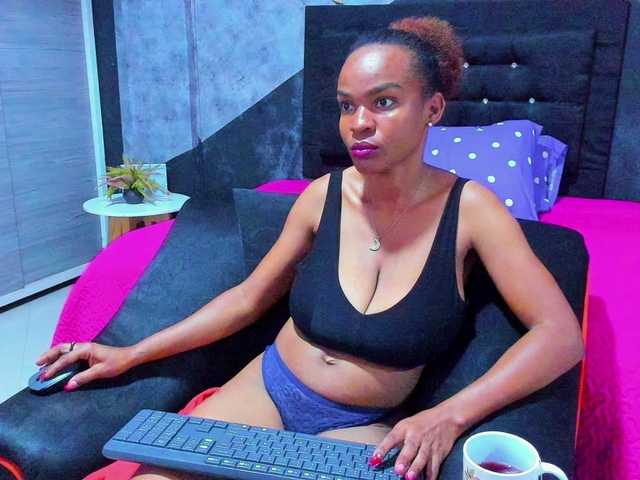 mia-thommson's BongaCams show and profile