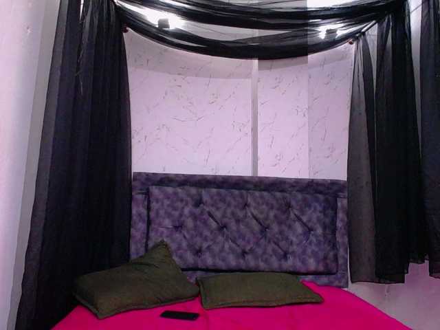 mia-thommson's BongaCams show and profile