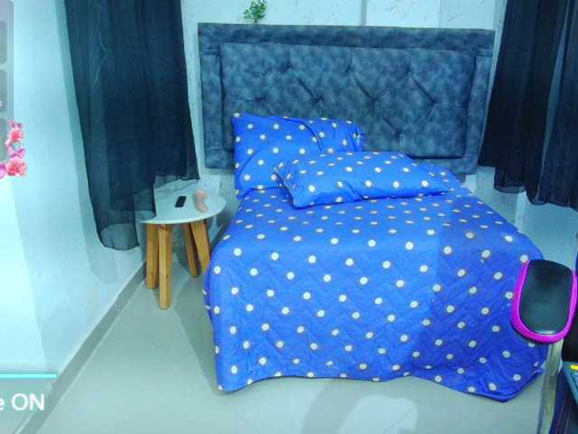 mia-thommson's BongaCams show and profile