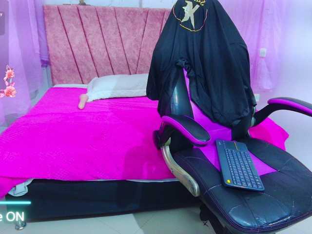 mia-thommson's BongaCams show and profile