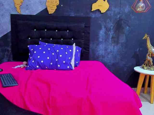 mia-thommson Live Webcam on BongaCams