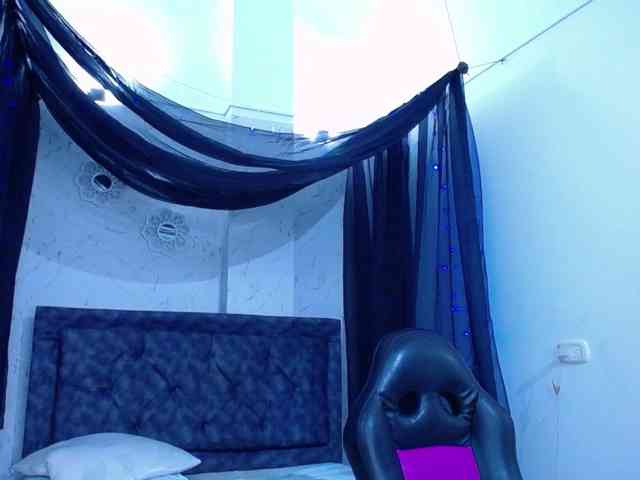 mia-thommson webcam