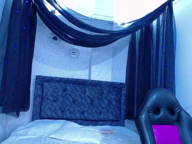 mia-thommson webcam