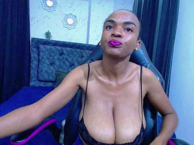 mia-thommson Live Webcam on BongaCams