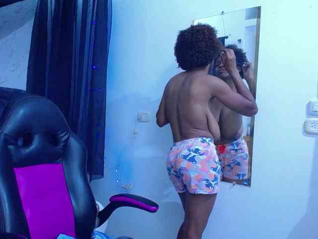 mia-thommson webcam