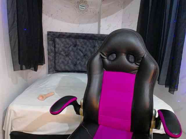 mia-thommson webcam
