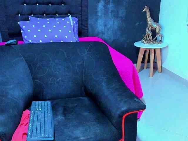 mia-thommson Live Webcam on BongaCams