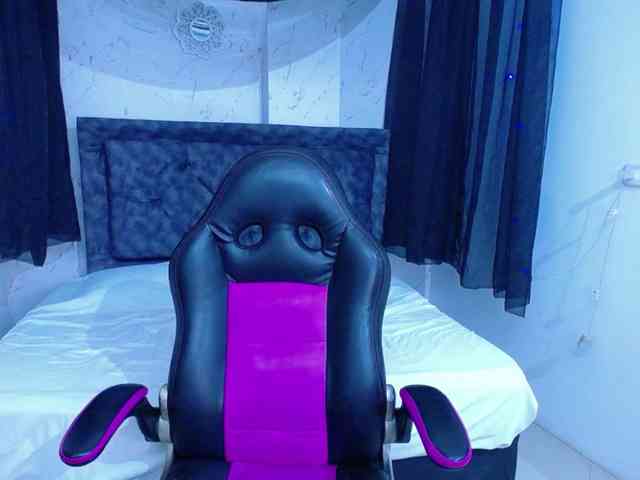 mia-thommson webcam