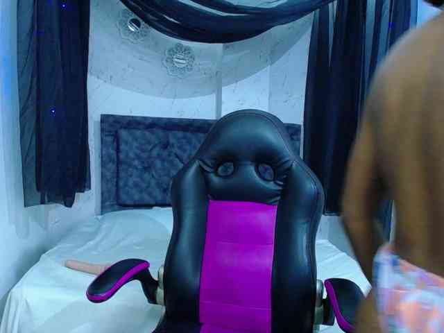 mia-thommson webcam