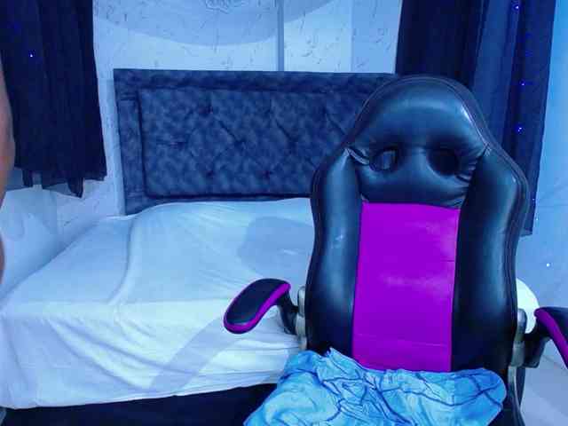 mia-thommson webcam