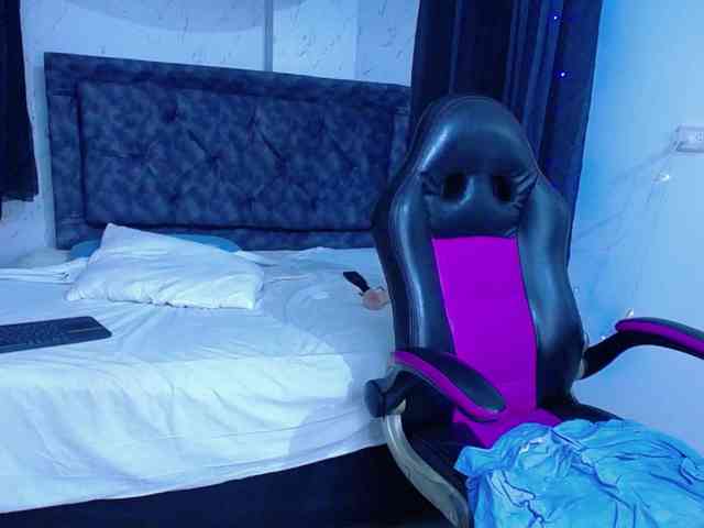 mia-thommson webcam