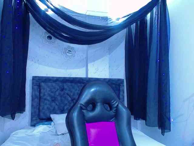 mia-thommson webcam