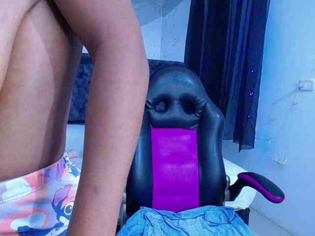 mia-thommson webcam