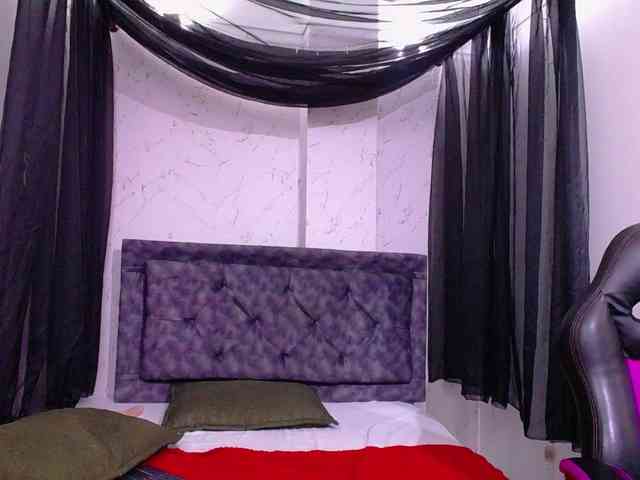 mia-thommson Live Webcam on BongaCams