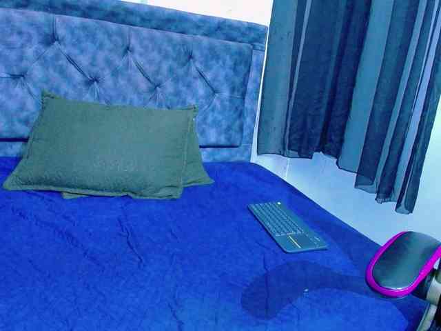 mia-thommson Live Webcam on BongaCams