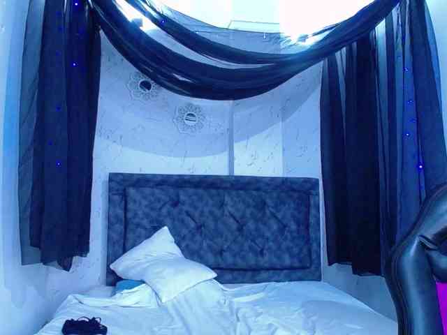 mia-thommson webcam