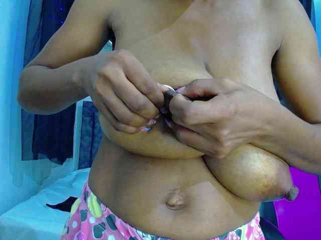 mia-thommson webcam