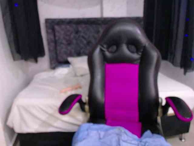 mia-thommson webcam