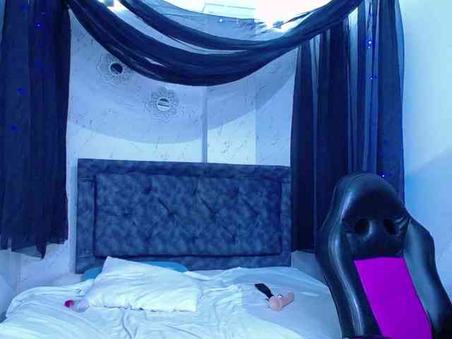 mia-thommson webcam