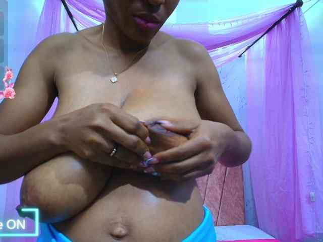 mia-thommson Live Webcam on BongaCams