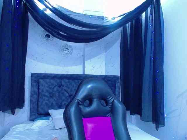 mia-thommson webcam