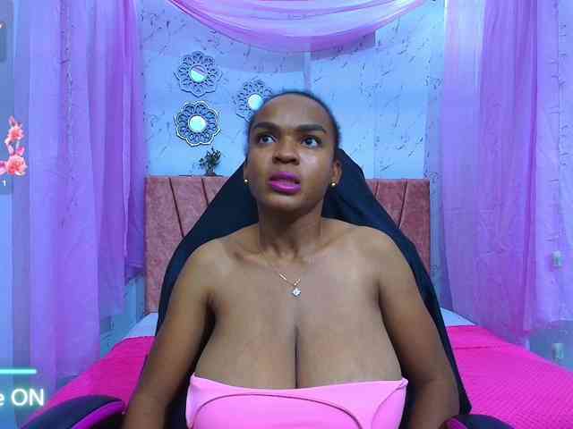 mia-thommson Live Webcam on BongaCams