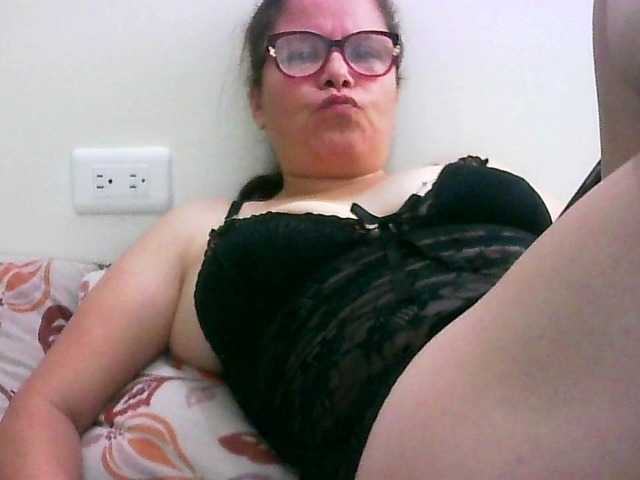 lucianamaster's BongaCams show and profile