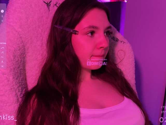 -FoxAlisa-'s BongaCams show and profile