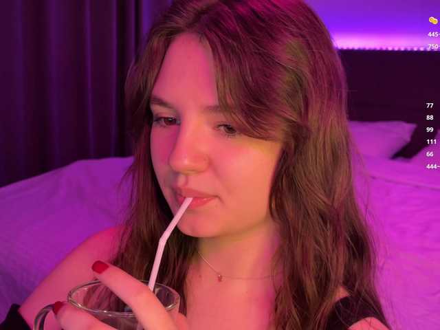 -FoxAlisa-'s BongaCams show and profile