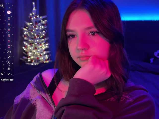 -FoxAlisa-'s BongaCams show and profile