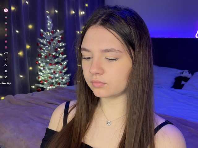 -FoxAlisa-'s BongaCams show and profile