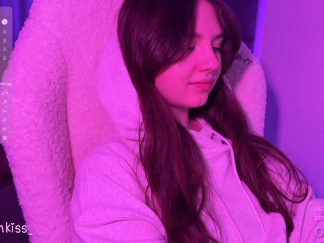 -FoxAlisa-'s BongaCams show and profile