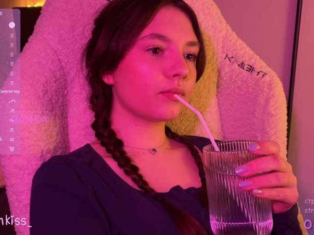 -FoxAlisa-'s BongaCams show and profile