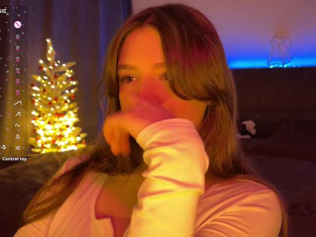 -FoxAlisa-'s BongaCams show and profile