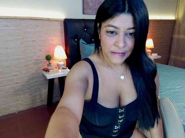 Lashmy111 webcam