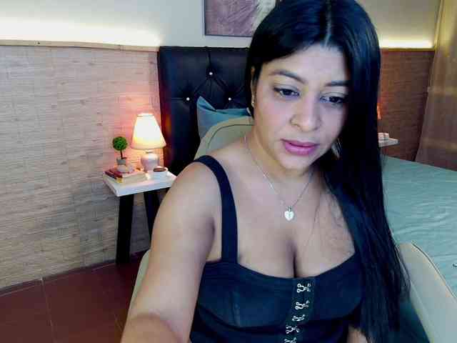 Lashmy111 webcam
