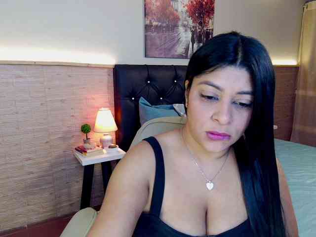 Lashmy111 webcam