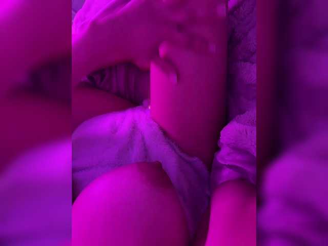 MissKriss1's BongaCams show and profile