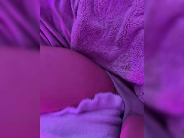 MissKriss1's BongaCams show and profile