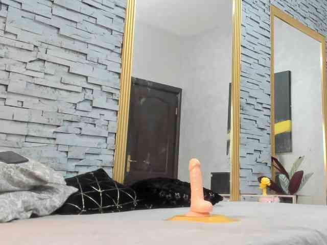 Ishalyn Live Webcam on BongaCams