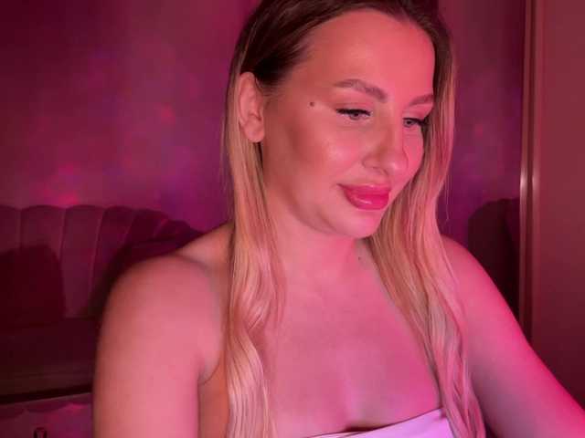 le modèle LexyRose est en webcam porno dans un show sur le site bongacams, il possède les tags suivants: White/Caucasian,Blonde,Shaved