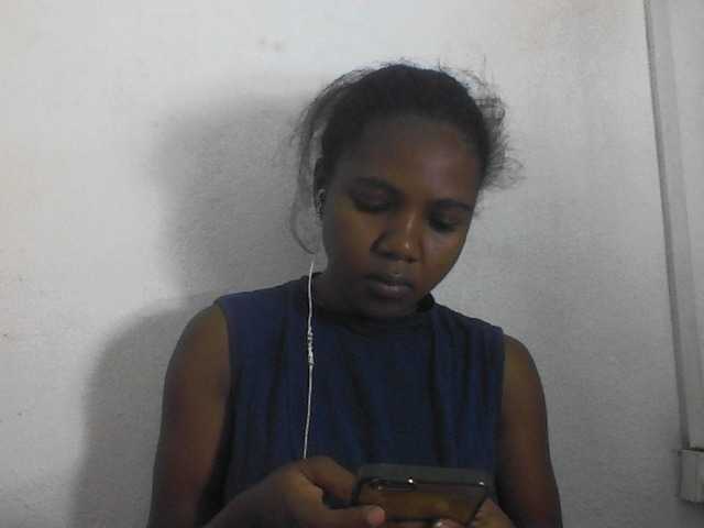 Cutie12, une amatrice française avec qui discuter et avoir du sexe