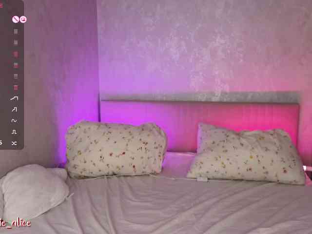 Alicee-tease webcam