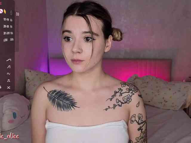 Alicee-tease webcam